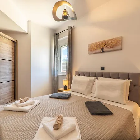 Ampelos Apartamento *